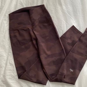 Burgundy/red Camo Alo yoga leggings